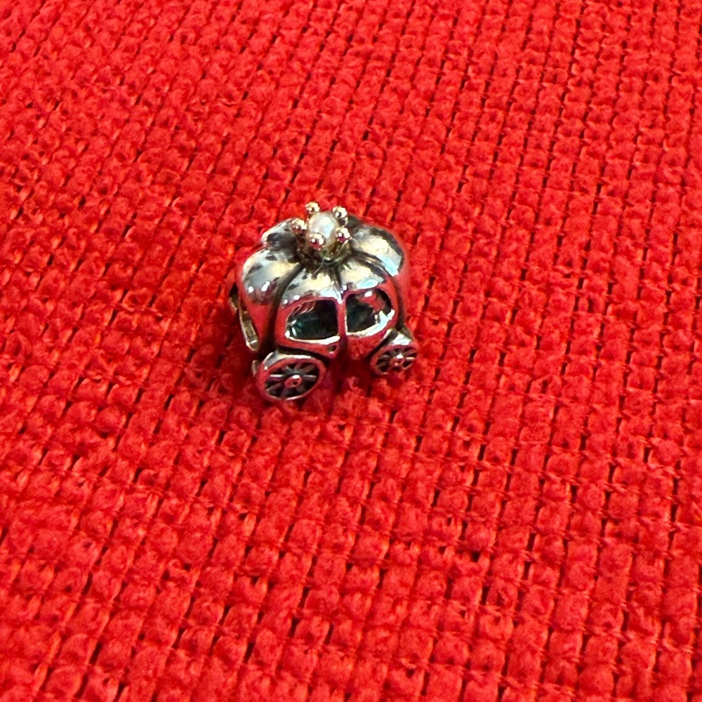 Pandora Royal Carriage Charm